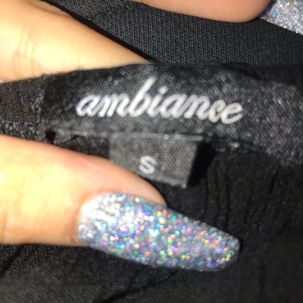 Off the shoulder - Picture 2 of 2